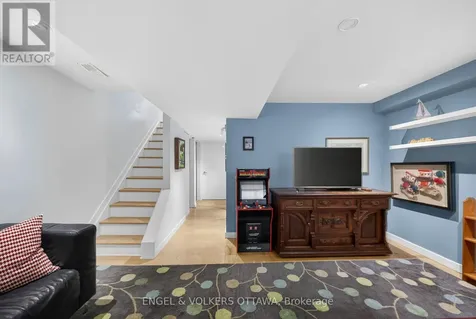 99 Goulburn Avenue Ottawa ON K1N 8C9