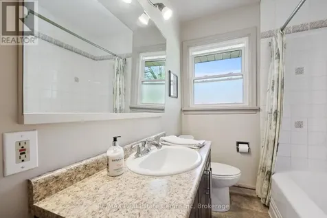 8 Harcourt Drive Guelph (dovercliffe Park/old University) ON N1G 1J6