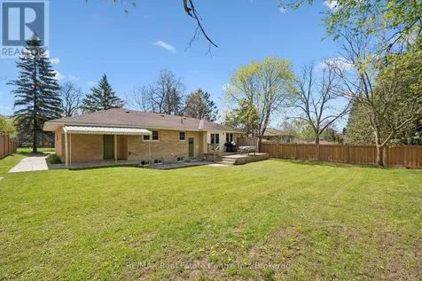 8 Harcourt Drive Guelph (dovercliffe Park/old University) ON N1G 1J6