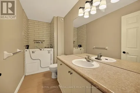 157 Steacy Gardens East Brockville ON K6V 0B5