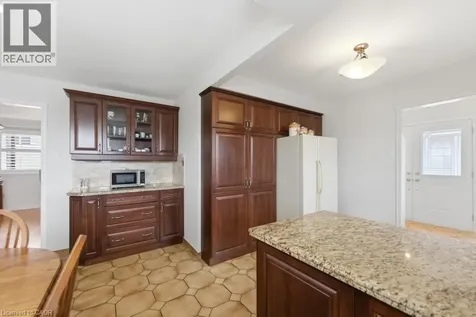 68 Nugent Drive Hamilton ON L8H 2M8