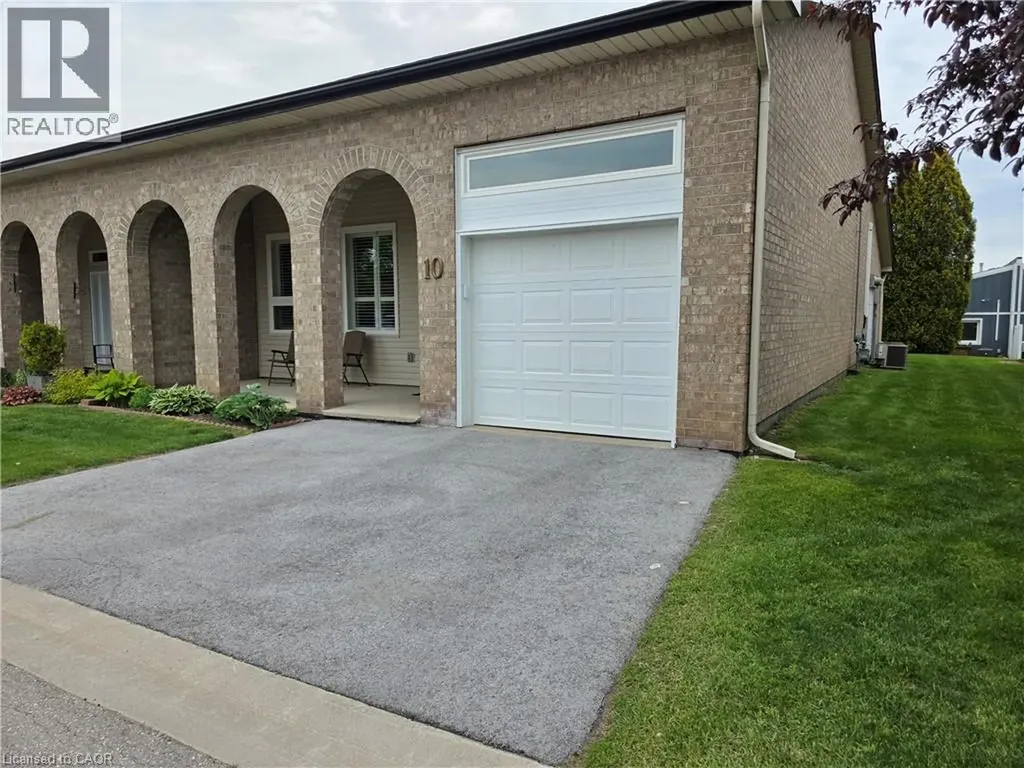 10 Archdeacon Clark Trail Hamilton ON L9B 2M2