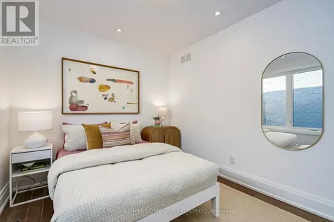 54 Sproat Avenue Toronto (south Riverdale) ON M4M 1W4