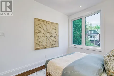 54 Sproat Avenue Toronto (south Riverdale) ON M4M 1W4
