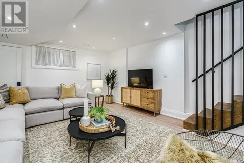 54 Sproat Avenue Toronto (south Riverdale) ON M4M 1W4