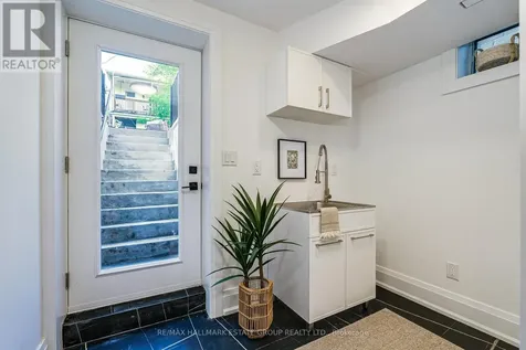 54 Sproat Avenue Toronto (south Riverdale) ON M4M 1W4