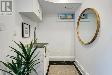 54 Sproat Avenue Toronto (south Riverdale) ON M4M 1W4