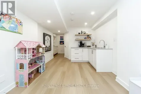 43 Hoard Avenue North New Tecumseth ON L9R 0M7