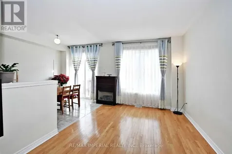 8 Townwood Drive Richmond Hill ON L4E 4Y3