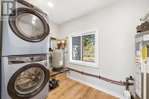 71 Lakeshore Road East Oro-medonte ON L0L 2E0