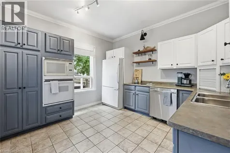 23 East 21st Street Hamilton ON L8V 2T3