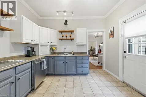23 East 21st Street Hamilton ON L8V 2T3