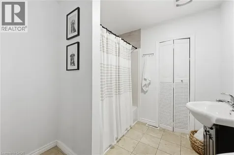 23 East 21st Street Hamilton ON L8V 2T3