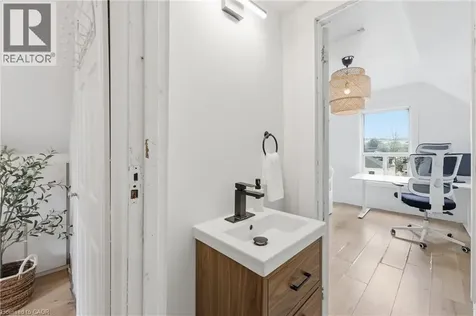 23 East 21st Street Hamilton ON L8V 2T3