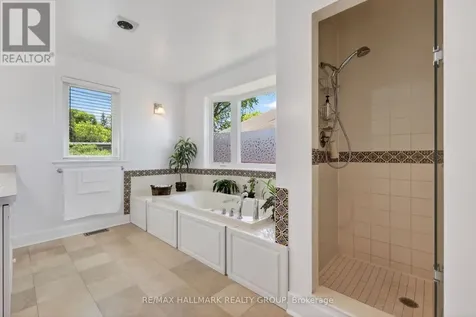 2043 Riverside Drive Ottawa ON K1H 7X1