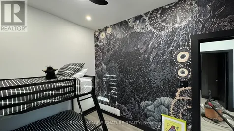 792 Pierre Avenue Windsor ON N9A 2K5