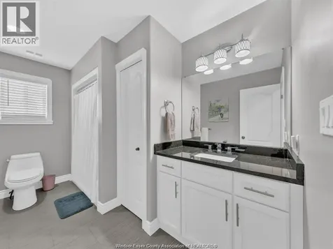 1524 Inverness Avenue Windsor ON N8P 0B1