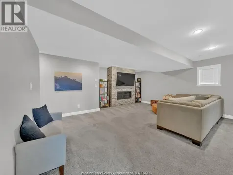 1524 Inverness Avenue Windsor ON N8P 0B1