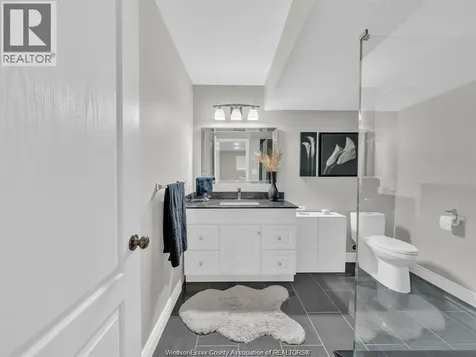 1524 Inverness Avenue Windsor ON N8P 0B1