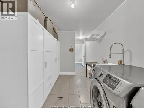 1524 Inverness Avenue Windsor ON N8P 0B1