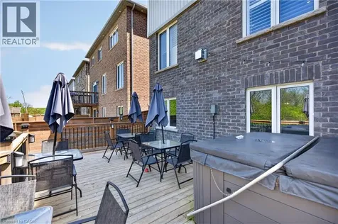 9 Fleming Crescent Caledonia ON N3W 1E1