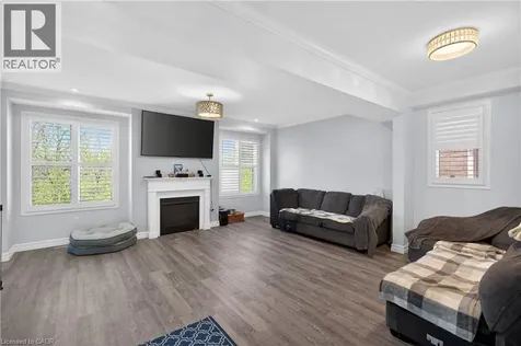 9 Fleming Crescent Caledonia ON N3W 1E1