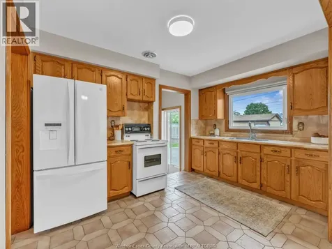 3756 Rosemount Avenue Windsor ON N9C 2E5