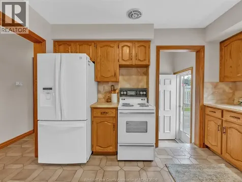 3756 Rosemount Avenue Windsor ON N9C 2E5