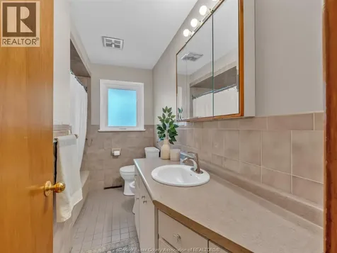 3756 Rosemount Avenue Windsor ON N9C 2E5