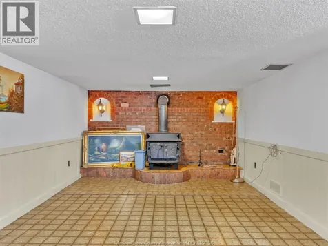 3756 Rosemount Avenue Windsor ON N9C 2E5