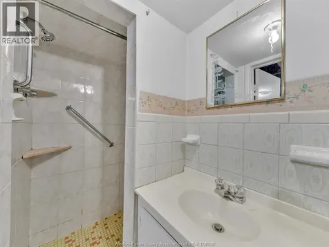 3756 Rosemount Avenue Windsor ON N9C 2E5