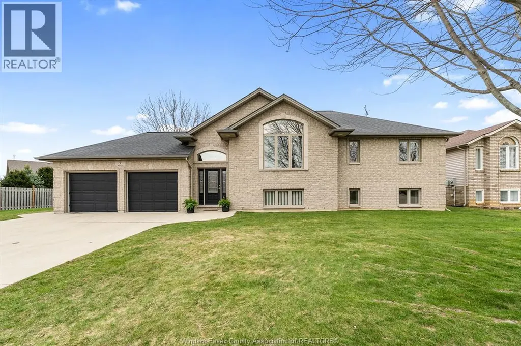 7 Beniuk Court Leamington ON N8H 5K9