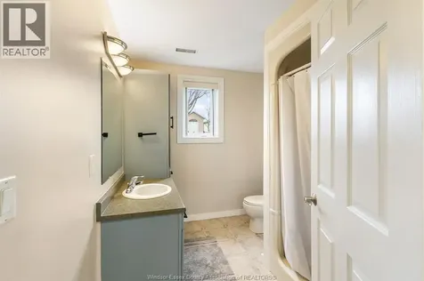 7 Beniuk Court Leamington ON N8H 5K9