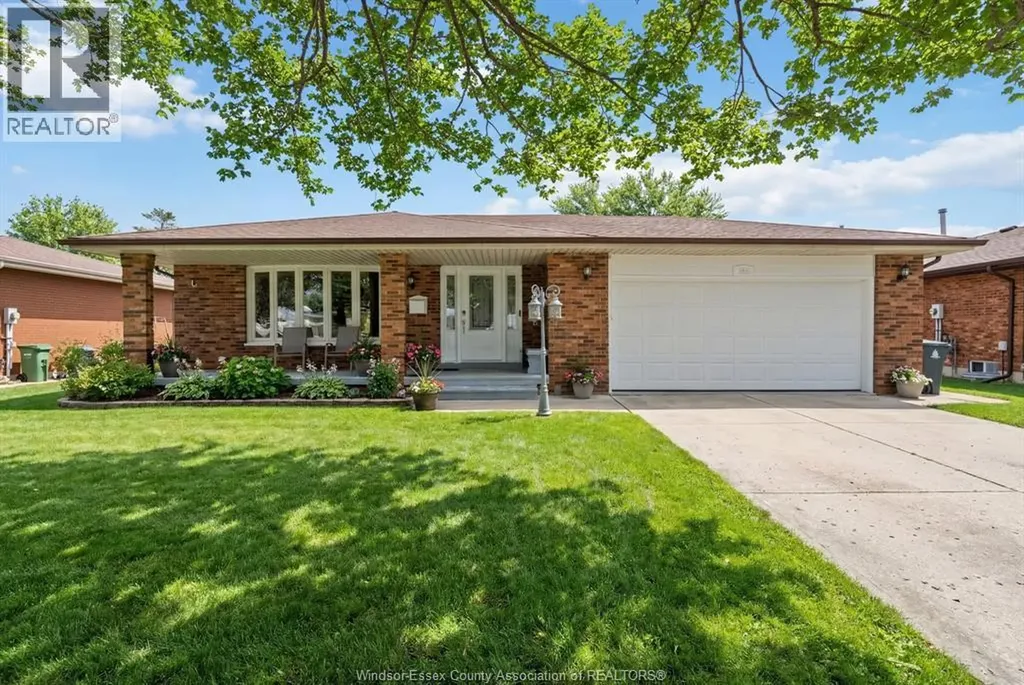 386 Woodridge Tecumseh ON N8N 3A8