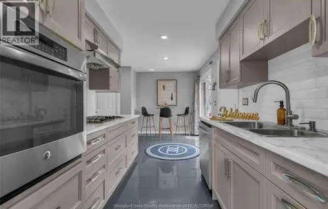 386 Woodridge Tecumseh ON N8N 3A8