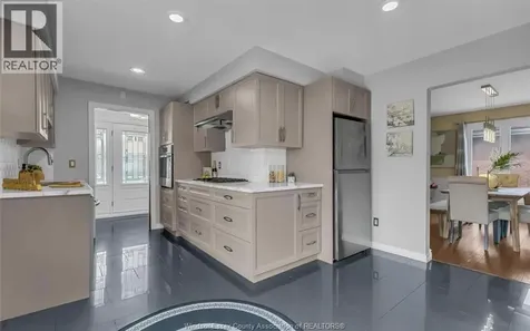 386 Woodridge Tecumseh ON N8N 3A8