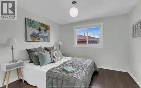 386 Woodridge Tecumseh ON N8N 3A8