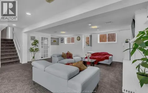 386 Woodridge Tecumseh ON N8N 3A8