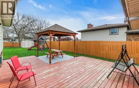 386 Woodridge Tecumseh ON N8N 3A8