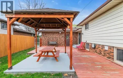 386 Woodridge Tecumseh ON N8N 3A8