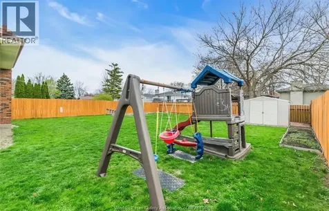 386 Woodridge Tecumseh ON N8N 3A8