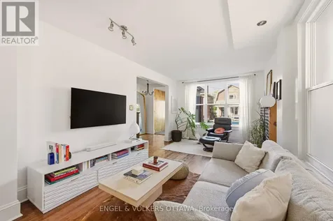 176 Hinton Avenue North Ottawa ON K1Y 1A1