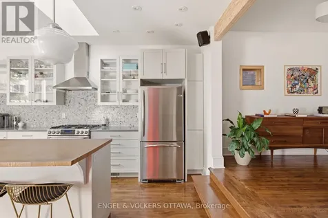 176 Hinton Avenue North Ottawa ON K1Y 1A1