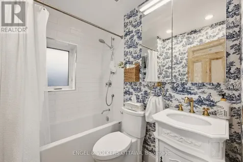 176 Hinton Avenue North Ottawa ON K1Y 1A1
