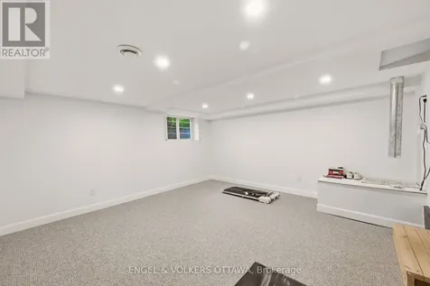 176 Hinton Avenue North Ottawa ON K1Y 1A1