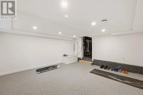 176 Hinton Avenue North Ottawa ON K1Y 1A1