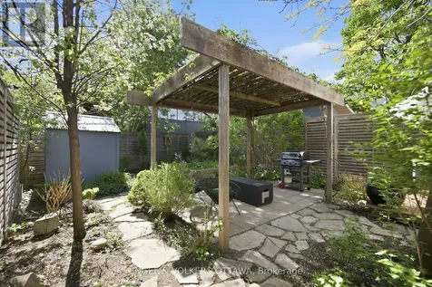 176 Hinton Avenue North Ottawa ON K1Y 1A1