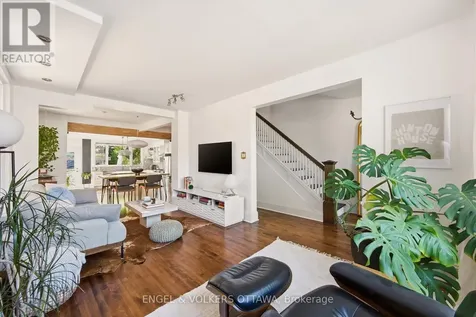 176 Hinton Avenue North Ottawa ON K1Y 1A1