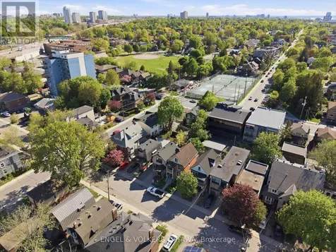 176 Hinton Avenue North Ottawa ON K1Y 1A1