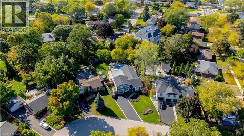 296 Kent Crescent Burlington ON L7L 4T1